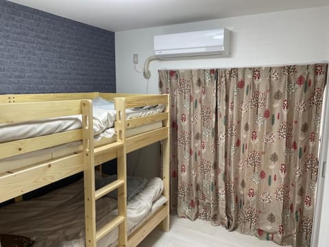 Bedroom, bunk bed, air conditioner