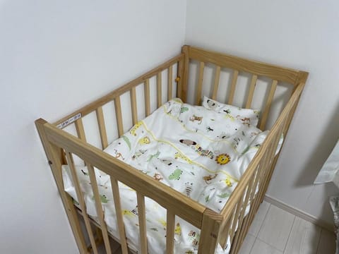 Bedroom, cot