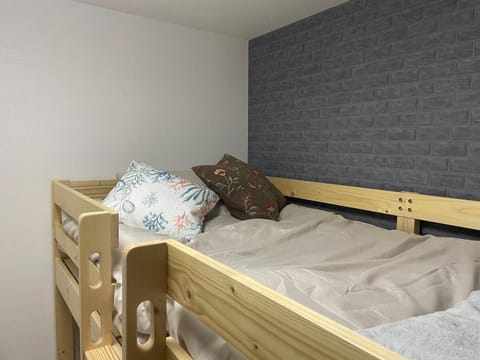 Bedroom, bunk bed