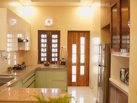 Kitchen or kitchenette, oven, stove