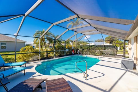 Pool view, Swimming pool, sunbed