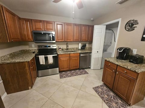 Cozy & Spacious 2 Bedroom Haven Casa in Lehigh Acres