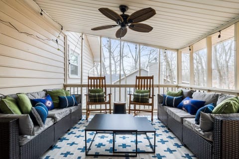 Cozy Retreat - Sauna Hot Tub & Game Room in VA Casa in Massanutten