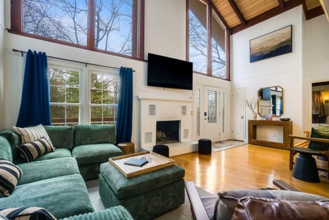 Cozy Retreat - Sauna Hot Tub & Game Room in VA Casa in Massanutten