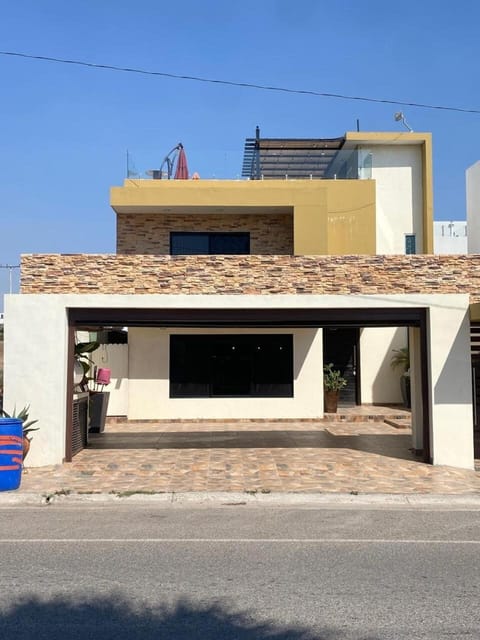 4 bedroom 2 full bathroom and 2 half restrooms Apartment in Rosarito