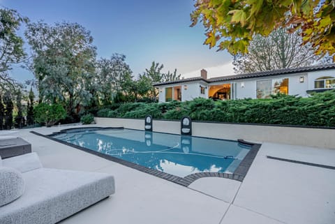 Stunning Retreat with Luxe Amenities&Private Pool House in Agoura Hills