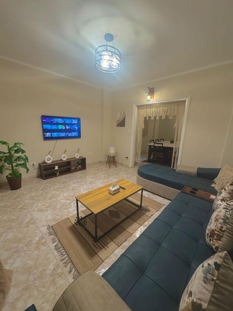 A Cozy, Pet-Friendly 2BR Spacious basement Maadi Apartment in Cairo Governorate