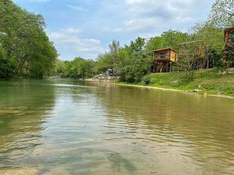 Waterfront Sky Cabin 2 House in Canyon Lake