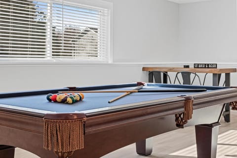 Billiard, Game Room