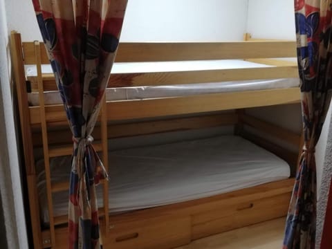 Appartement cosy au centre, accès aux pistes, balcon sud, WIFI, parking à proximité - FR-1-814-70 Appartamento in Besse-et-Saint-Anastaise