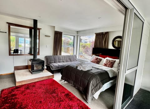 Airport Guesthouse Bed and Breakfast in Queenstown