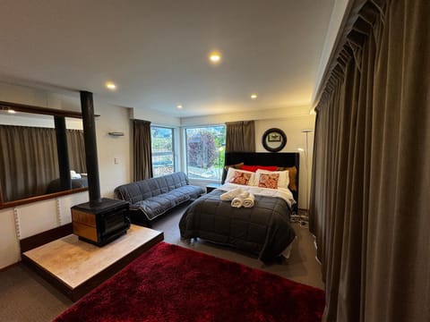 Airport Guesthouse Bed and Breakfast in Queenstown