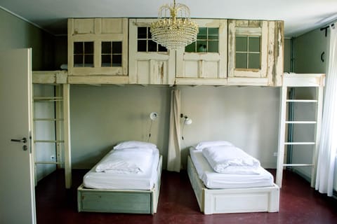 Bed, bunk bed