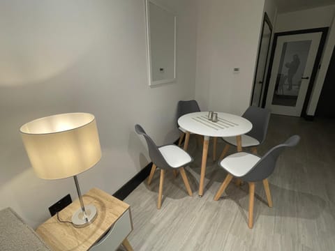 Luxury Modern 2 Bed House with Garden - London House in London Borough of Southwark