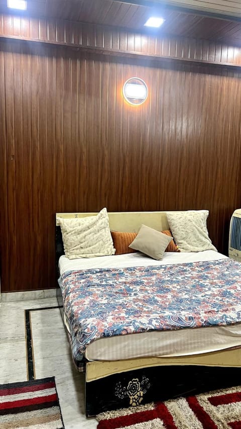 Noida Nirvana Apartment in Noida