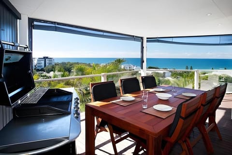 Whale Lookout - Fantastic ocean views House in Coolum Beach