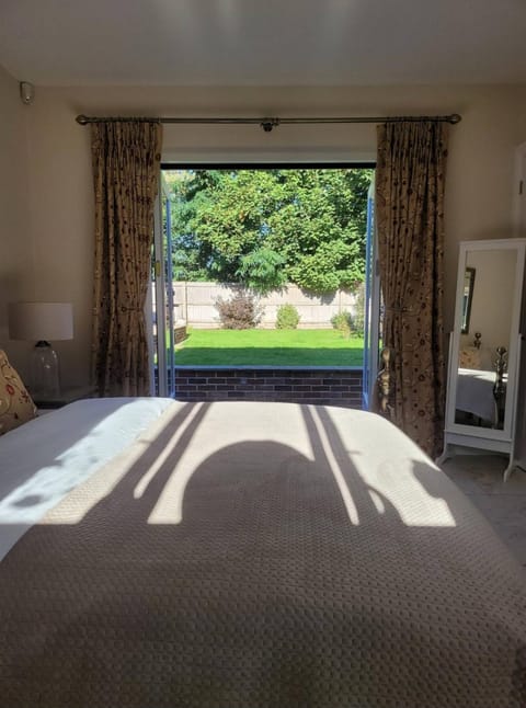 Bedroom, Garden view