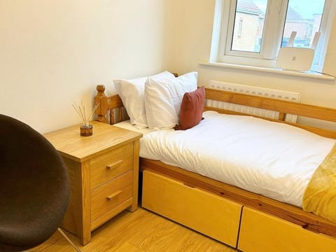 KH-Entire House -Central Scotland-Falkirk, Self-Check-in , Pet-friendly and with Parking House in Falkirk