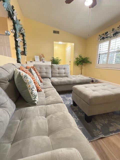 Relaxing Home in Tarpon Springs-Sponge Docks 3Bdr Close to the beach House in Tarpon Springs