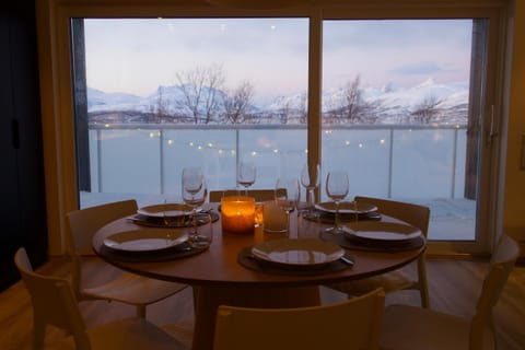 View (from property/room), Dining area, Mountain view, Sea view