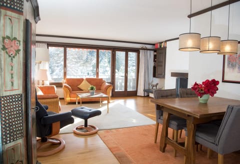 Living room, Seating area, Dining area