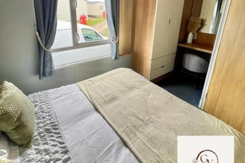 Caravan in Mablethorpe- 2bed-PetsOk-Sleeps6-Wifi House in Mablethorpe