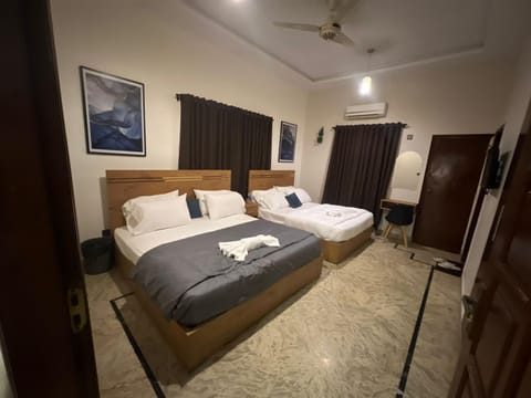 Family B&B at Royal Inn Chalet Bed and Breakfast in Karachi