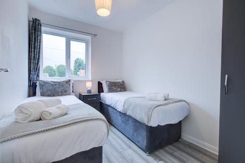 2 Bedroom Serviced Apartment Free Parking Apartment in Croydon