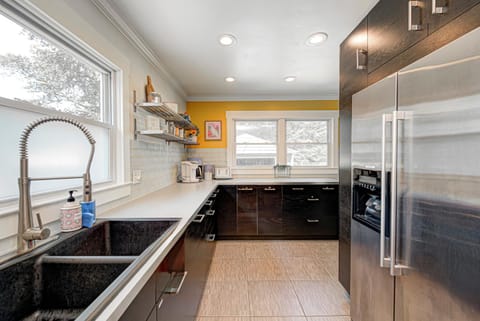 Kitchen or kitchenette, pet friendly