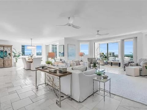 Condo With Panoramic Gulf Views Beach Club Access Apartment in Vanderbilt Beach