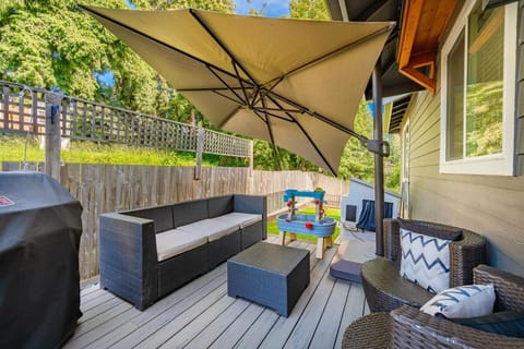 Bayview Retreat Sleeps 7 Firepit Playground 1200Mbp Casa in Bellingham