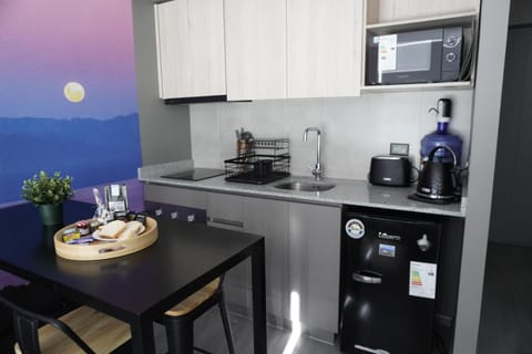 Coffee/tea facilities, Kitchen or kitchenette, oven, toaster