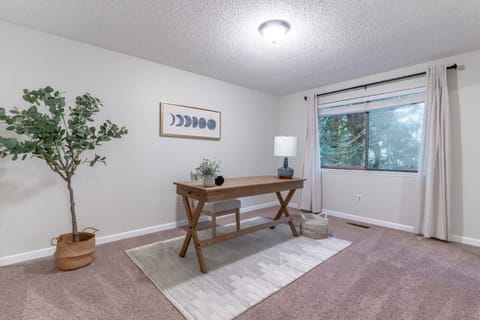 Timeless 3Br with Office near Redmond DT House in Redmond