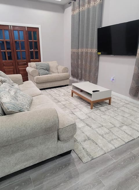 Communal lounge/ TV room, TV and multimedia, Living room, Seating area, Evening entertainment