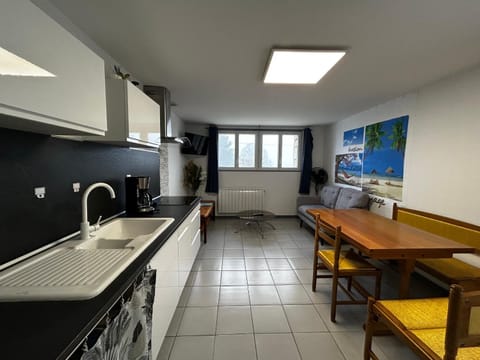 T2 avec jardin, terrasse et Wifi à 1km des Thermes - FR-1-541-156 Apartment in Centre-Val de Loire