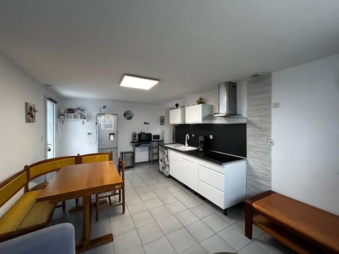 T2 avec jardin, terrasse et Wifi à 1km des Thermes - FR-1-541-156 Apartment in Centre-Val de Loire