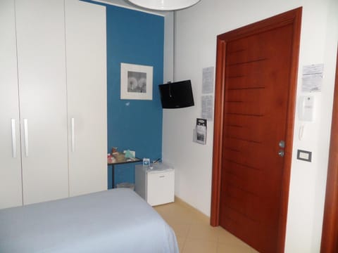 Bed, TV and multimedia, Photo of the whole room, heating, towels, wardrobe, air conditioner