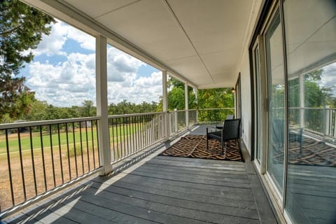 Golf Course Getaway-Great View Apartment in Lakeway