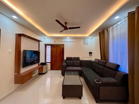 Communal lounge/ TV room, TV and multimedia, Living room