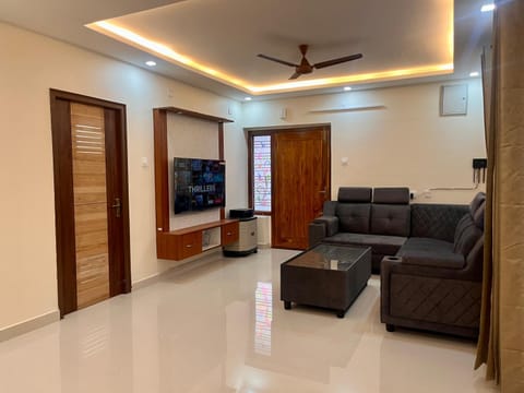 Communal lounge/ TV room, TV and multimedia, Living room, Seating area