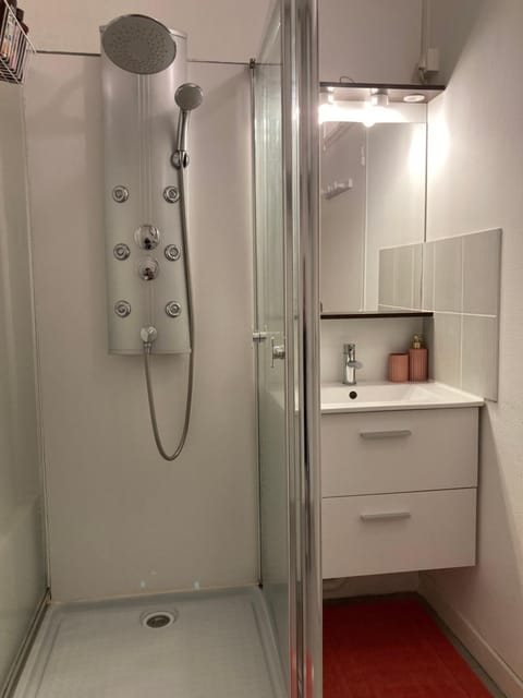 Shower, Bathroom