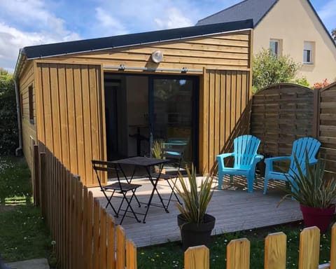 Property building, Patio, Garden, View (from property/room), Garden view