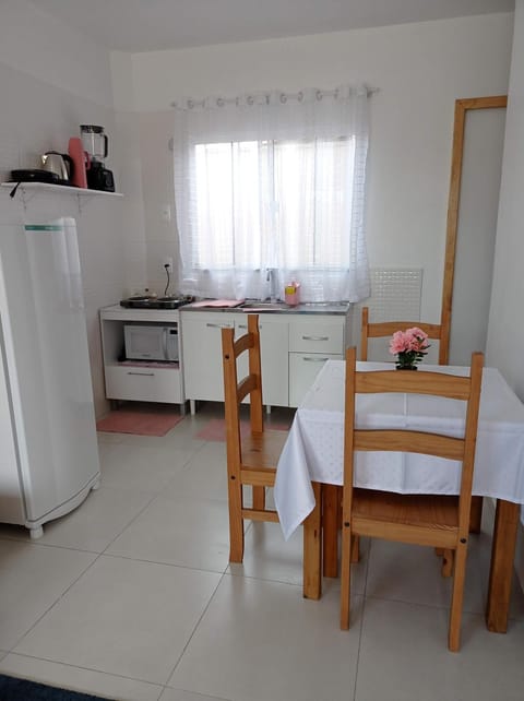 Kitchen or kitchenette, Dining area, stove, toaster