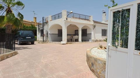 Villa with 4 Zimmer and 2 Bad and 1 Pool Villa in Vega Baja del Segura