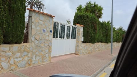 Villa with 4 Zimmer and 2 Bad and 1 Pool Villa in Vega Baja del Segura