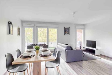 Living room, Dining area