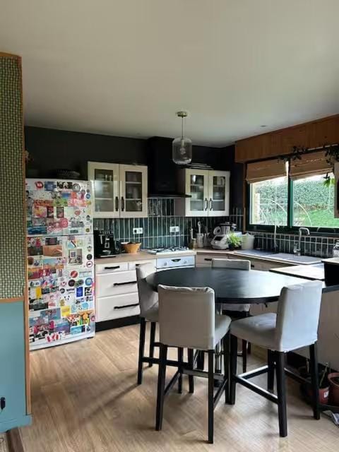 Kitchen or kitchenette, Dining area, dishwasher, oven, stove