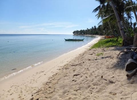 Philippinedeep ocean caves Bed and Breakfast in General Luna