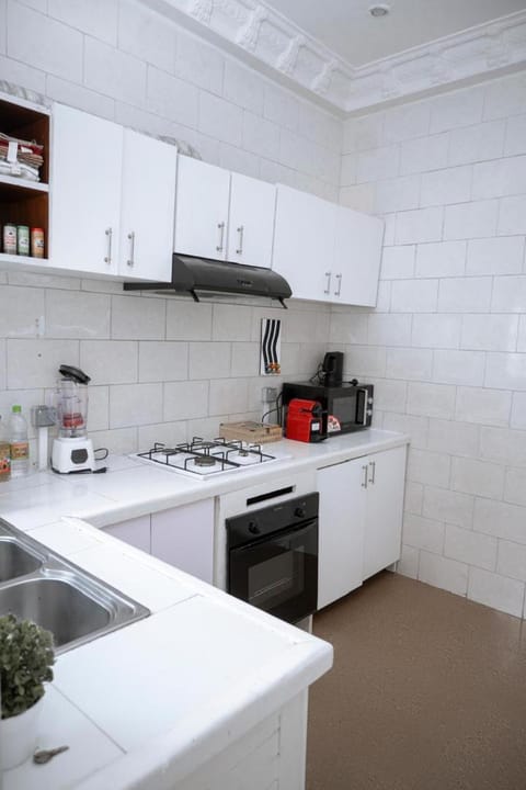 Coffee/tea facilities, Kitchen or kitchenette, microwave, kitchen