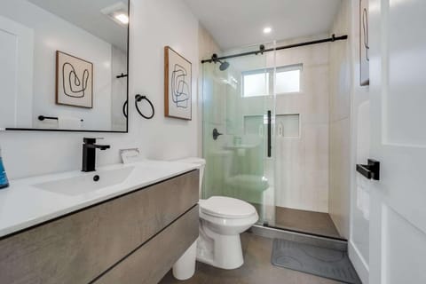 Brand New Apt w Parking Blocks from Downtown- C House in Sunnyvale